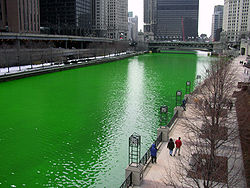 250px-Chicago_River_dyed_green%2C_focus_on_river.jpg