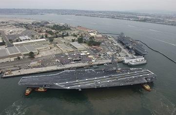 US_Navy_040723-N-7615S-224_The_Navy's_newest_and_most_technologically_advanced_aircraft_carrier_USS_Ronald_Reagan_(CVN_76),_enters_San_Di.jpg