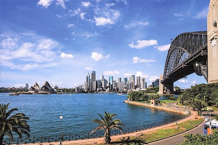 sydney-harbour-bridge-city-skyline_720.jpg