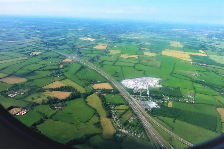 飛行機の窓からみたアイルランド_720.jpg