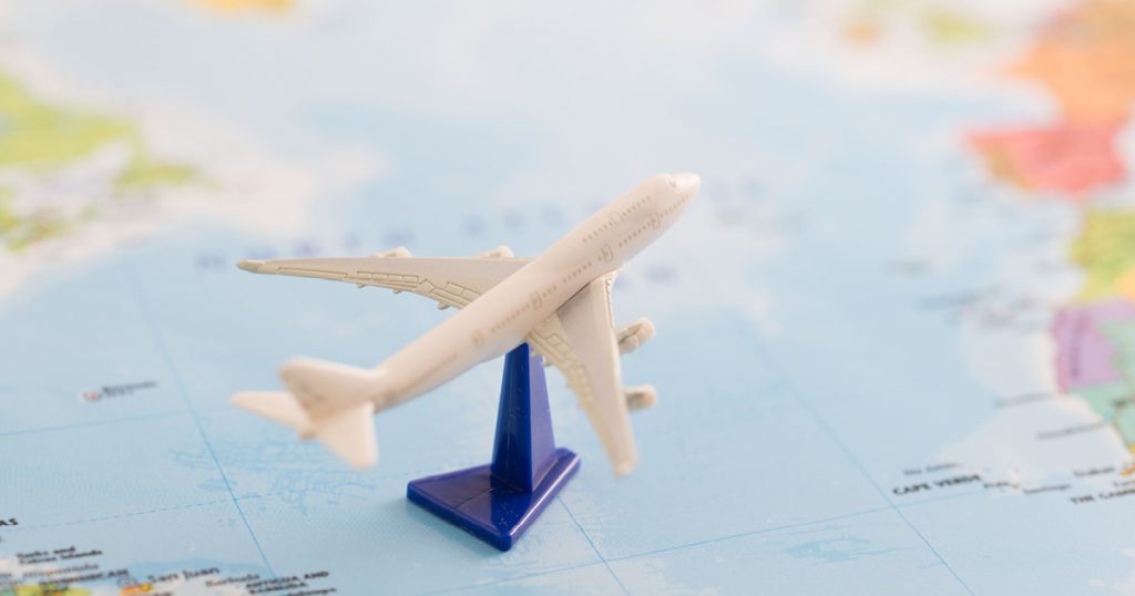 海外に飛び立つ様子のイメージ画像